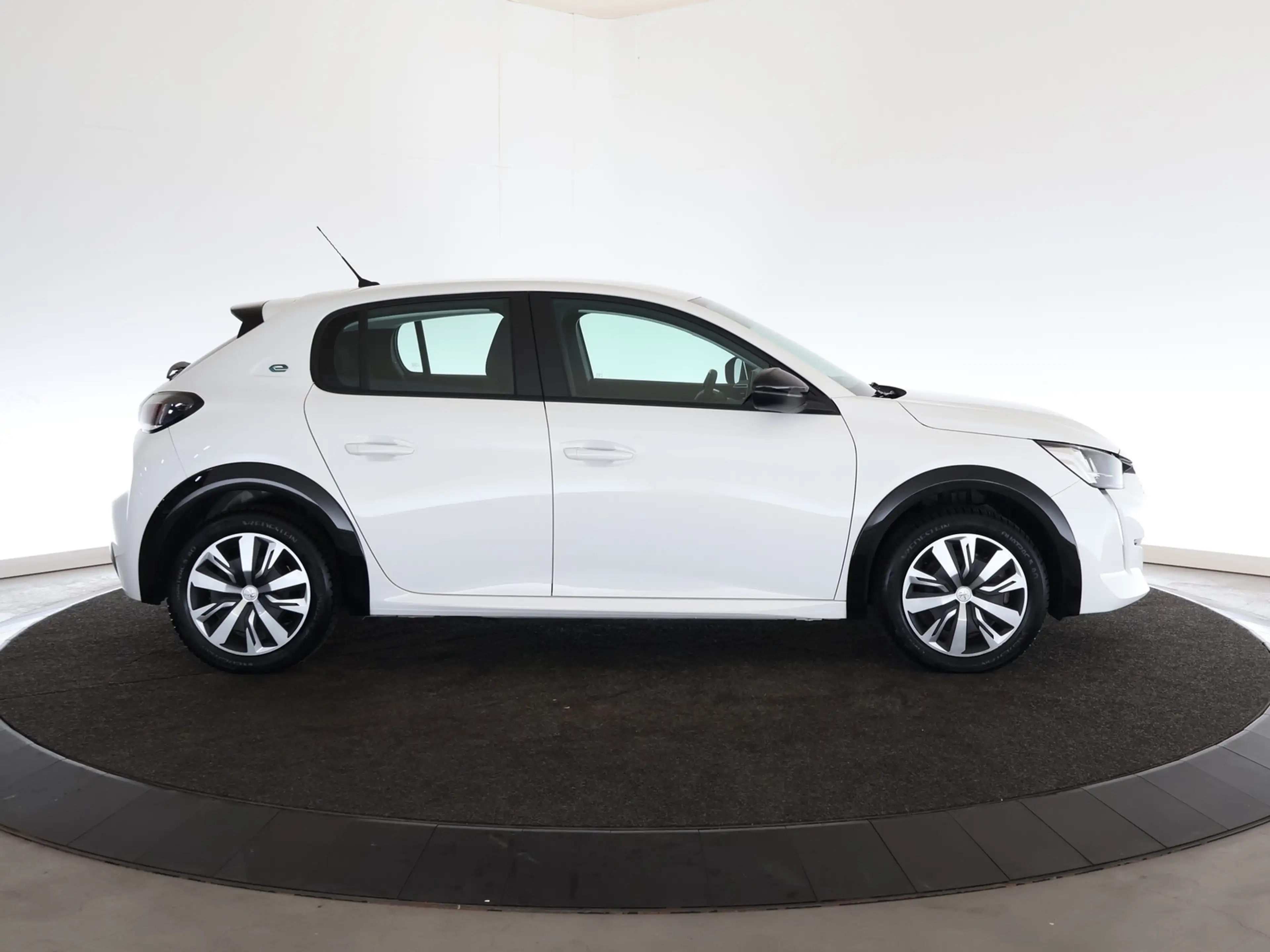 Peugeot e-208 EV Active Pack 50 kWh — photo 5