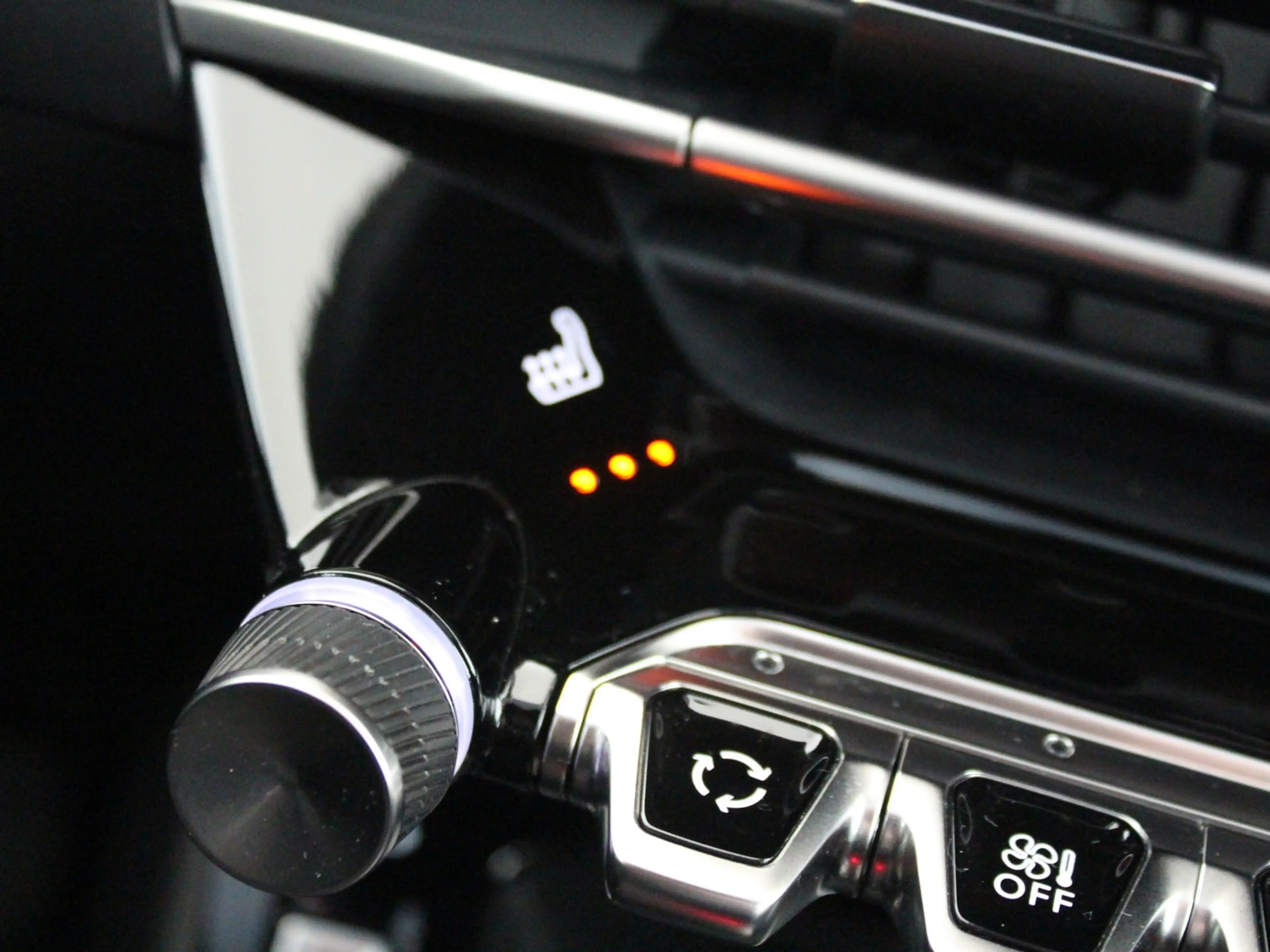Peugeot e-208 EV Active Pack 50 kWh — photo 14