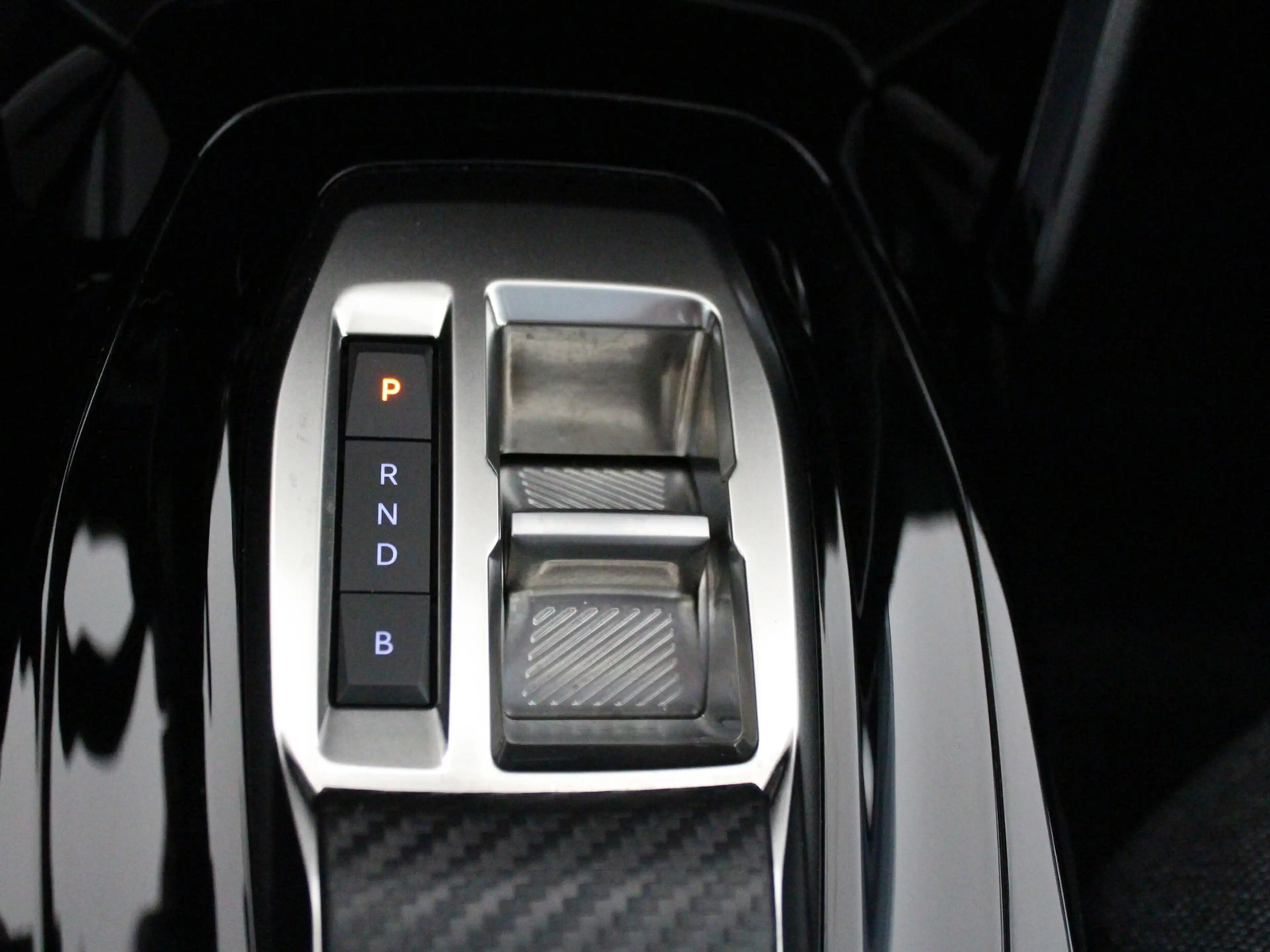 Peugeot e-208 EV Active Pack 50 kWh — photo 13