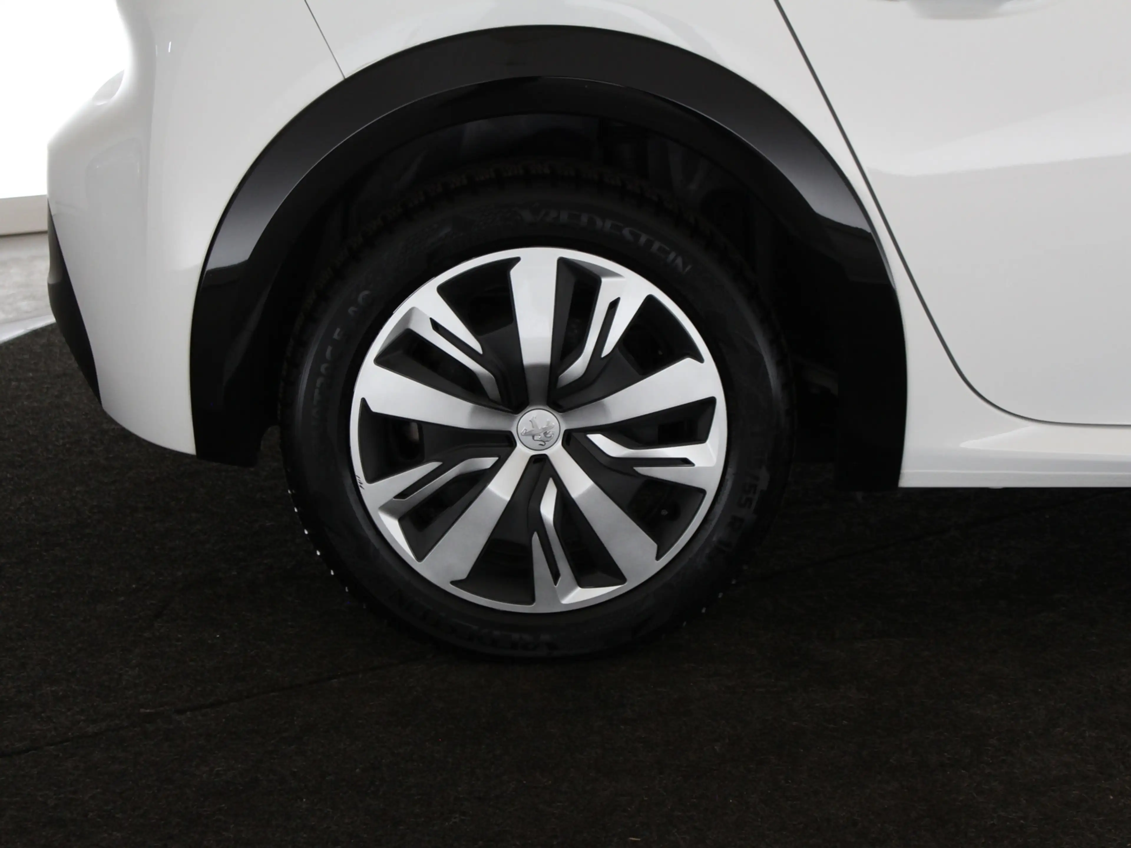 Peugeot e-208 EV Active Pack 50 kWh — photo 18