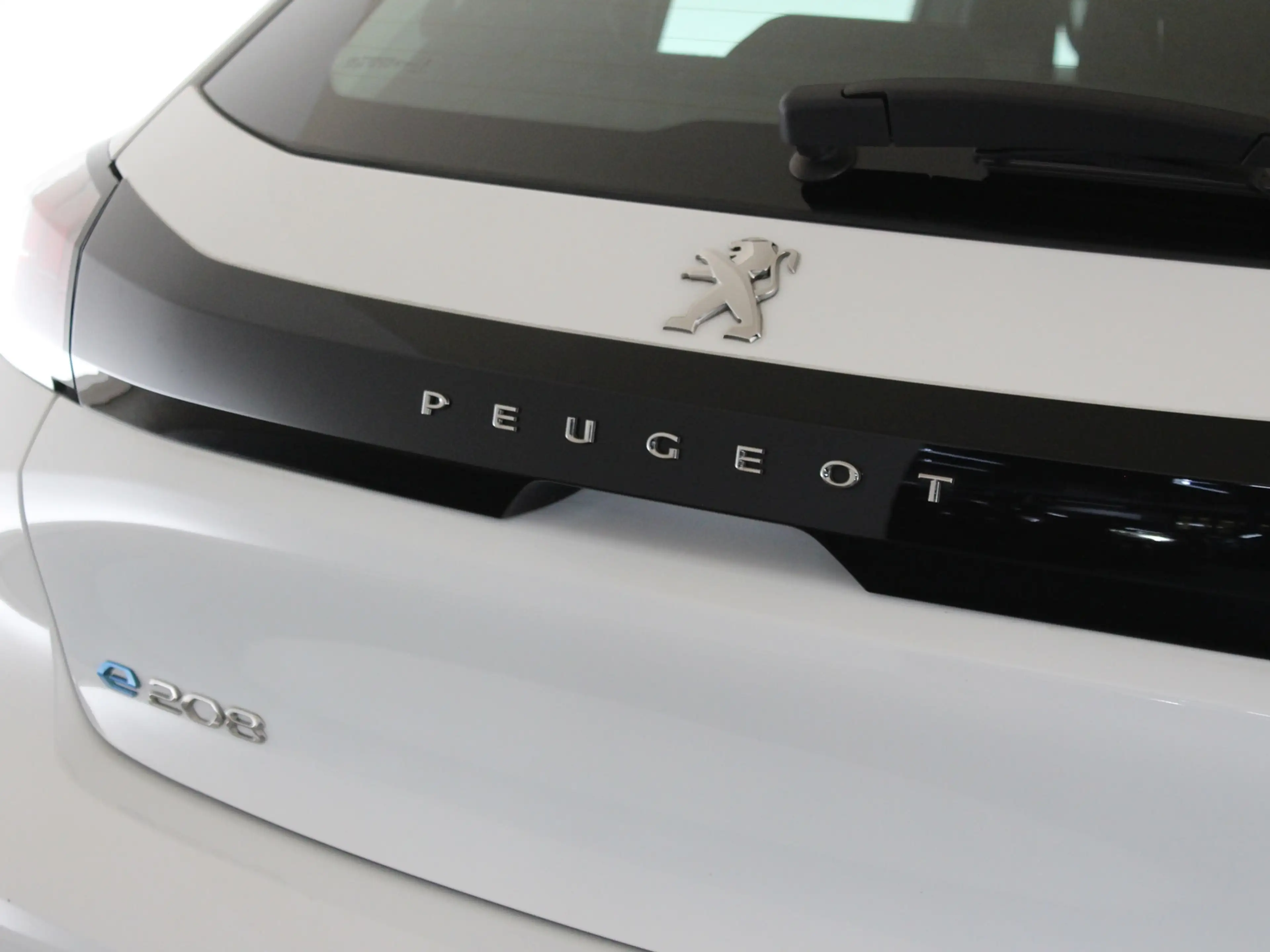Peugeot e-208 EV Active Pack 50 kWh — photo 17
