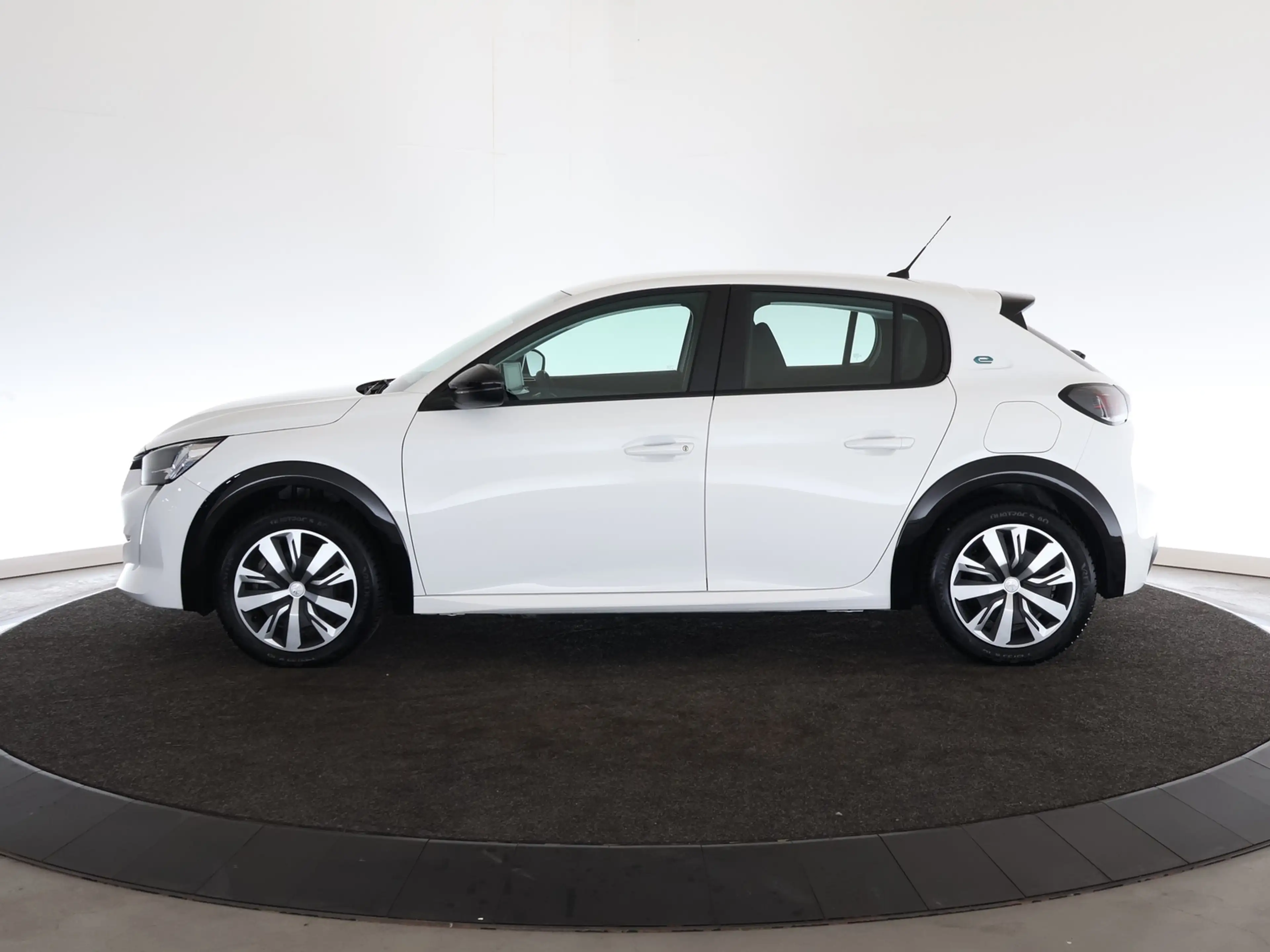 Peugeot e-208 EV Active Pack 50 kWh — photo 2