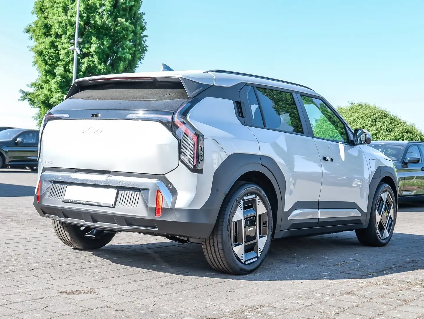 Kia EV3 150 kW Earth ACC RFK NAVI LED PDC V+H DAB Blanc - 2