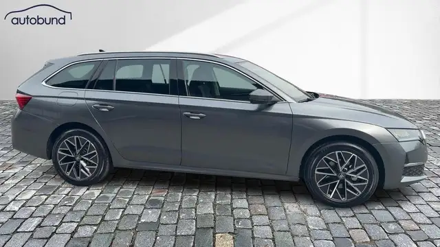 Skoda Octavia view 4