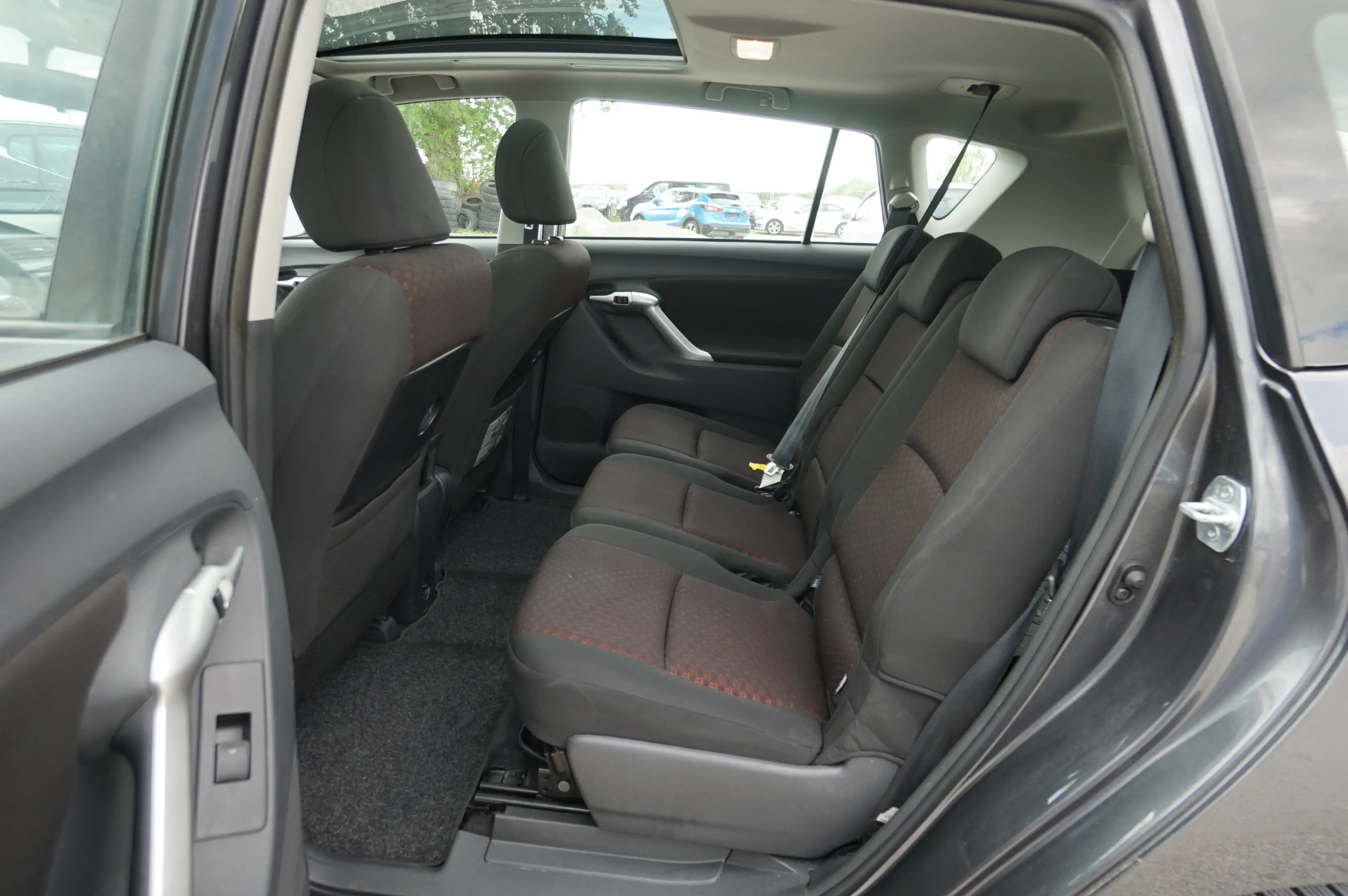 Toyota Verso 1.8 Edition |Panorama| |Tempomat| |PDC| — photo 14