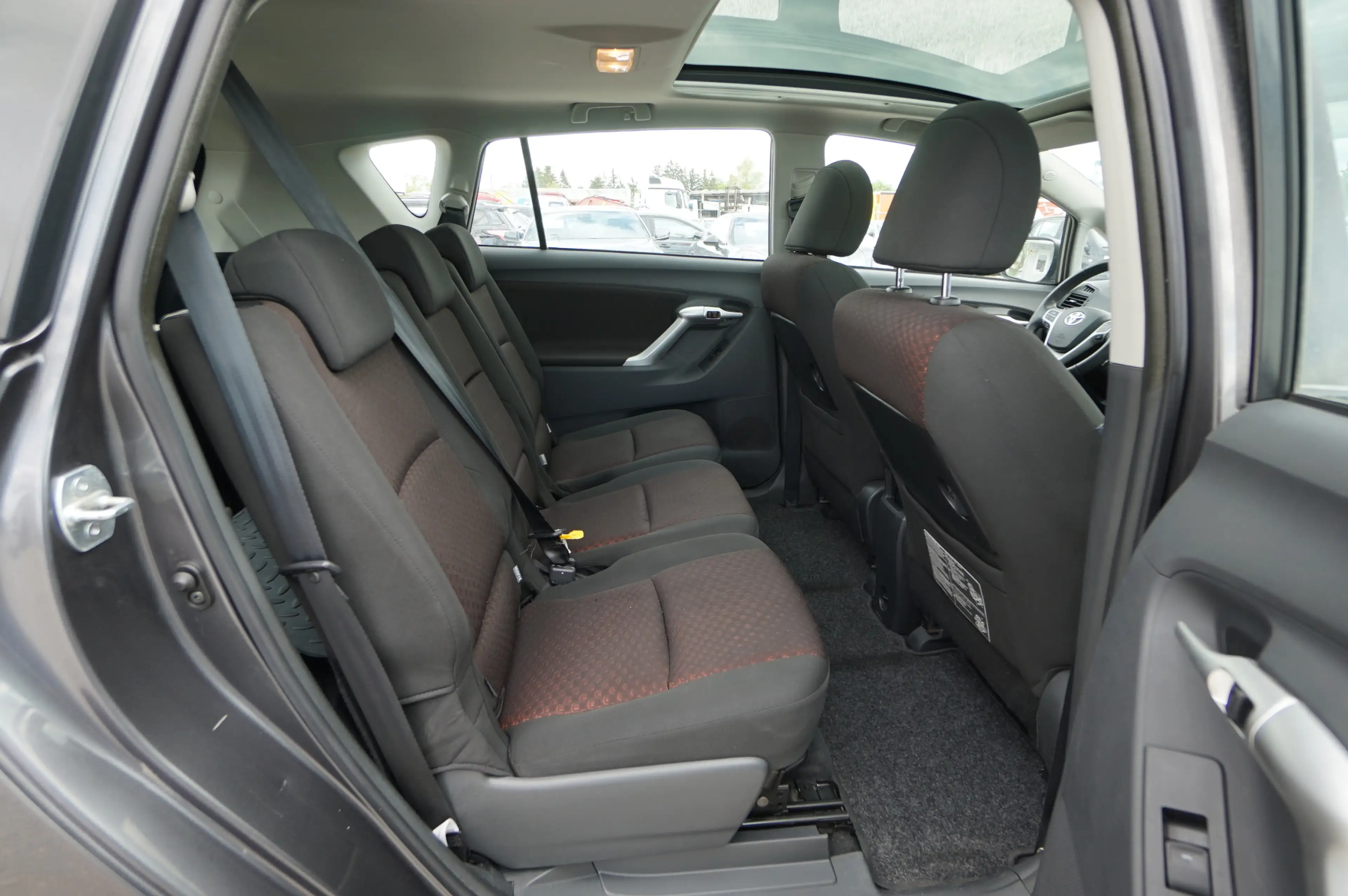 Toyota Verso 1.8 Edition |Panorama| |Tempomat| |PDC| — photo 15