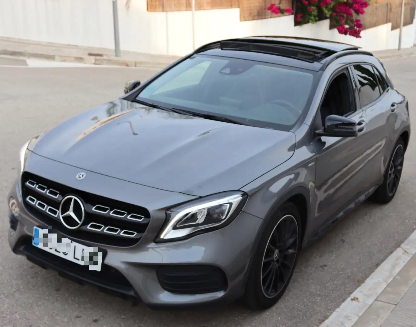 Mercedes-Benz GLA 200 GLA 200 7G-DCT Gris - 1