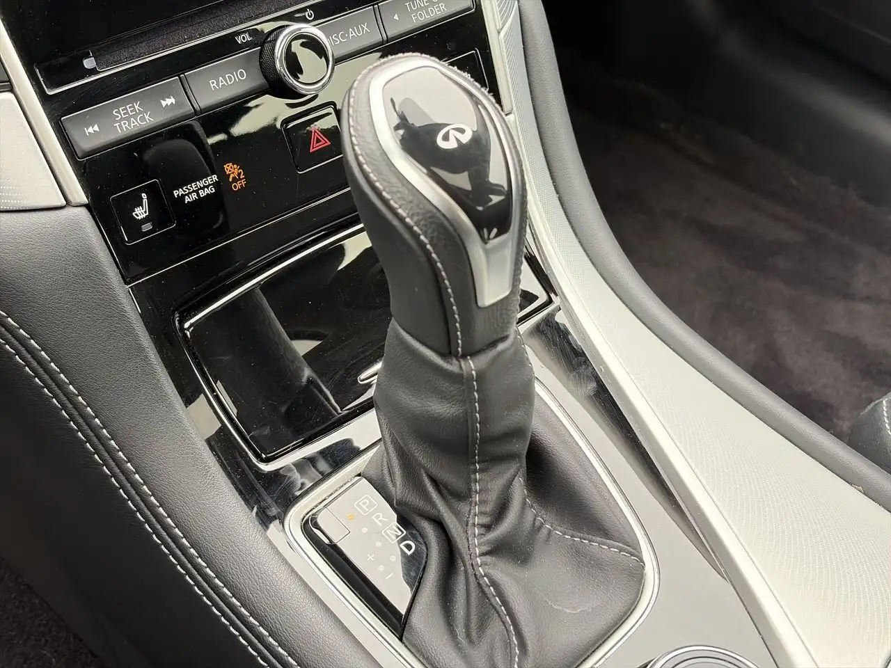 Infiniti Q50 снимка Infiniti Q50