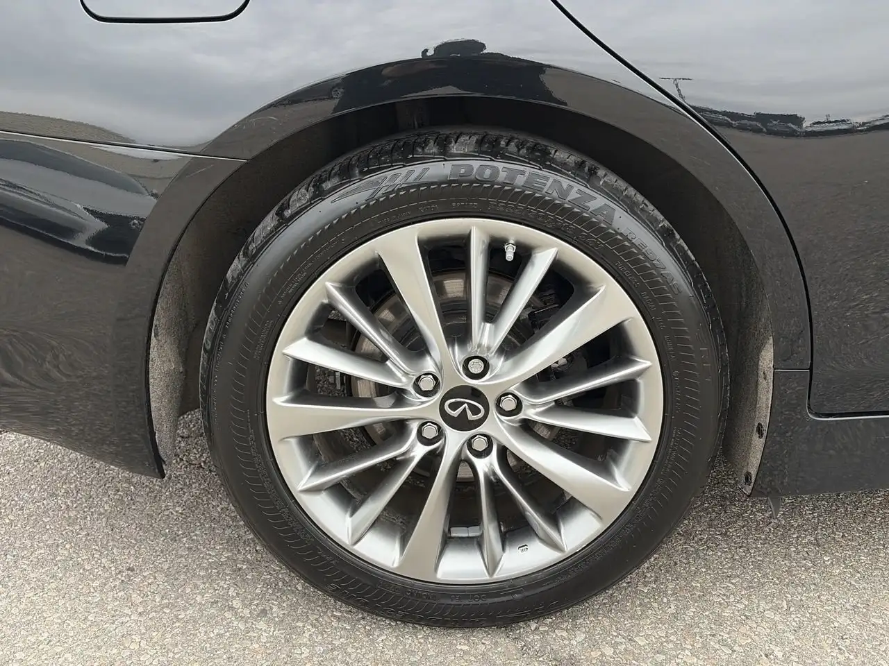 Infiniti Q50 снимка Infiniti Q50