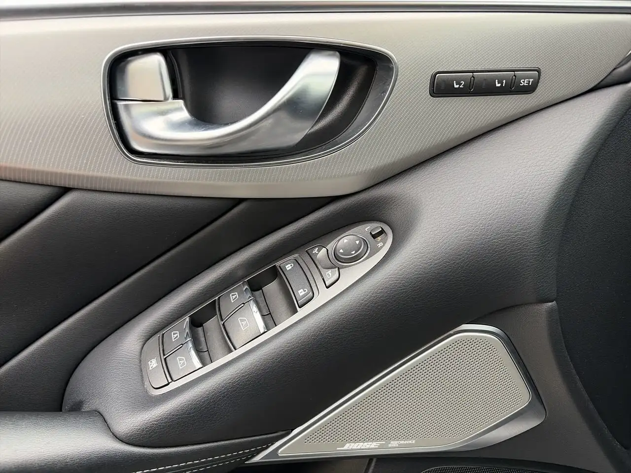 Infiniti Q50 снимка Infiniti Q50