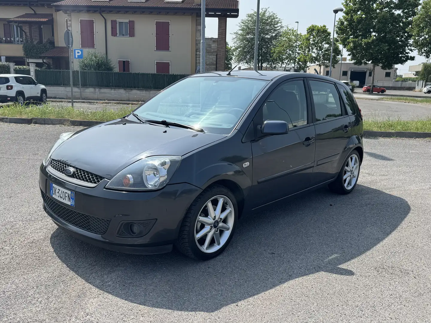 Ford Fiesta Fiesta 5p 1.2 Titanium GPL Grigio - 1