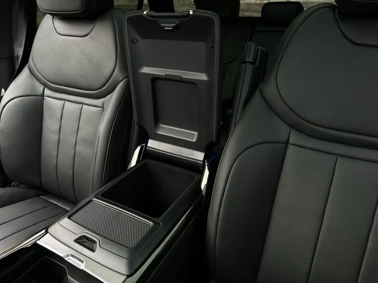 Land Rover Range Rover Sport снимка Land Rover Range Rover Sport