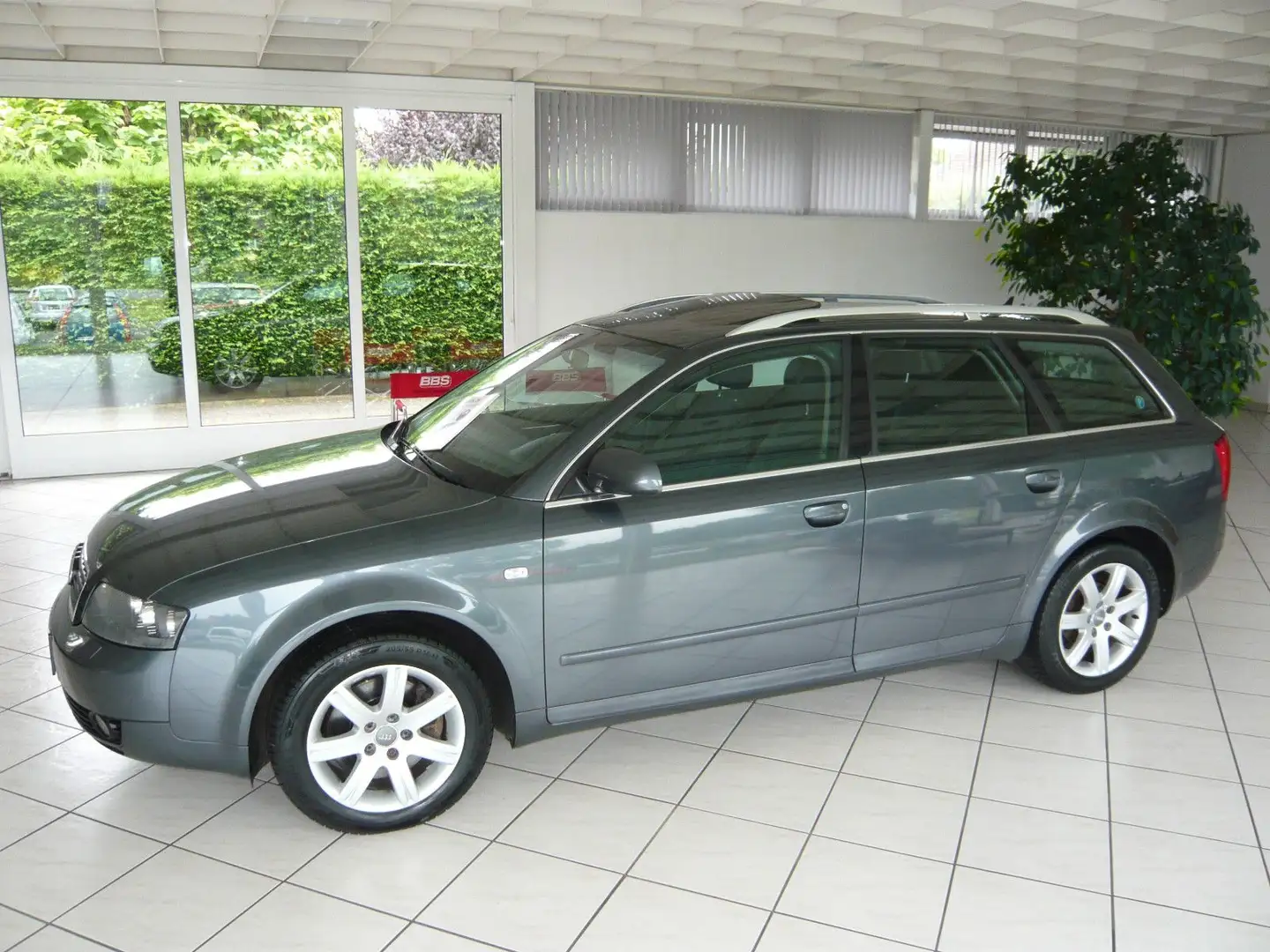 Audi A4 Avant 2.5 TDI Grau - 1