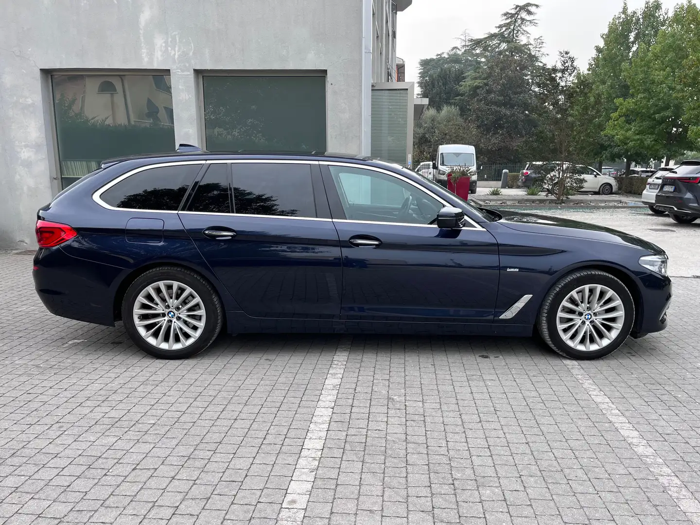 BMW 520 Serie 5 G31 Touring 520XD Touring Luxury Blu/Azzurro - 2
