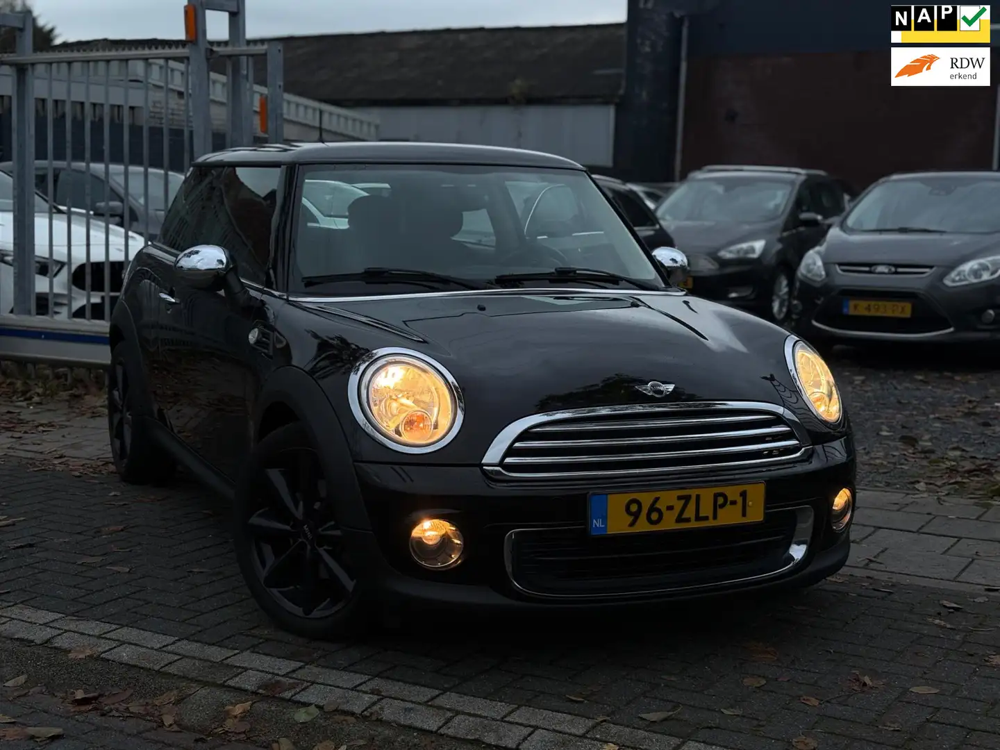 MINI One Mini 1.6 Kite White | Navigatie | 17” LMV | Cruise Noir - 1