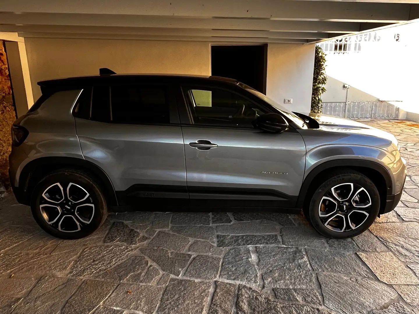 Jeep Avenger SUMMIT Grigio - 2