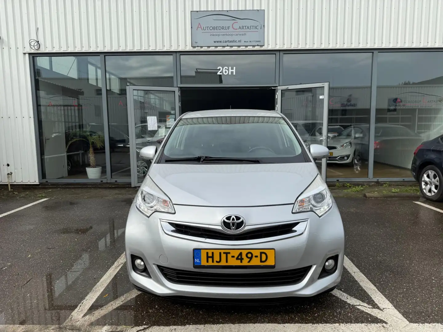 Toyota Verso-S 1.3 VVT-i Trend LEER | NAVI | 63.000km | CAMERA | Gris - 2