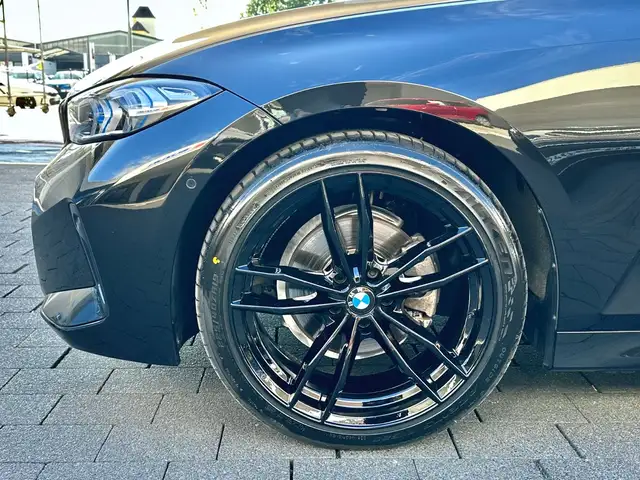 BMW 3 Series view 9