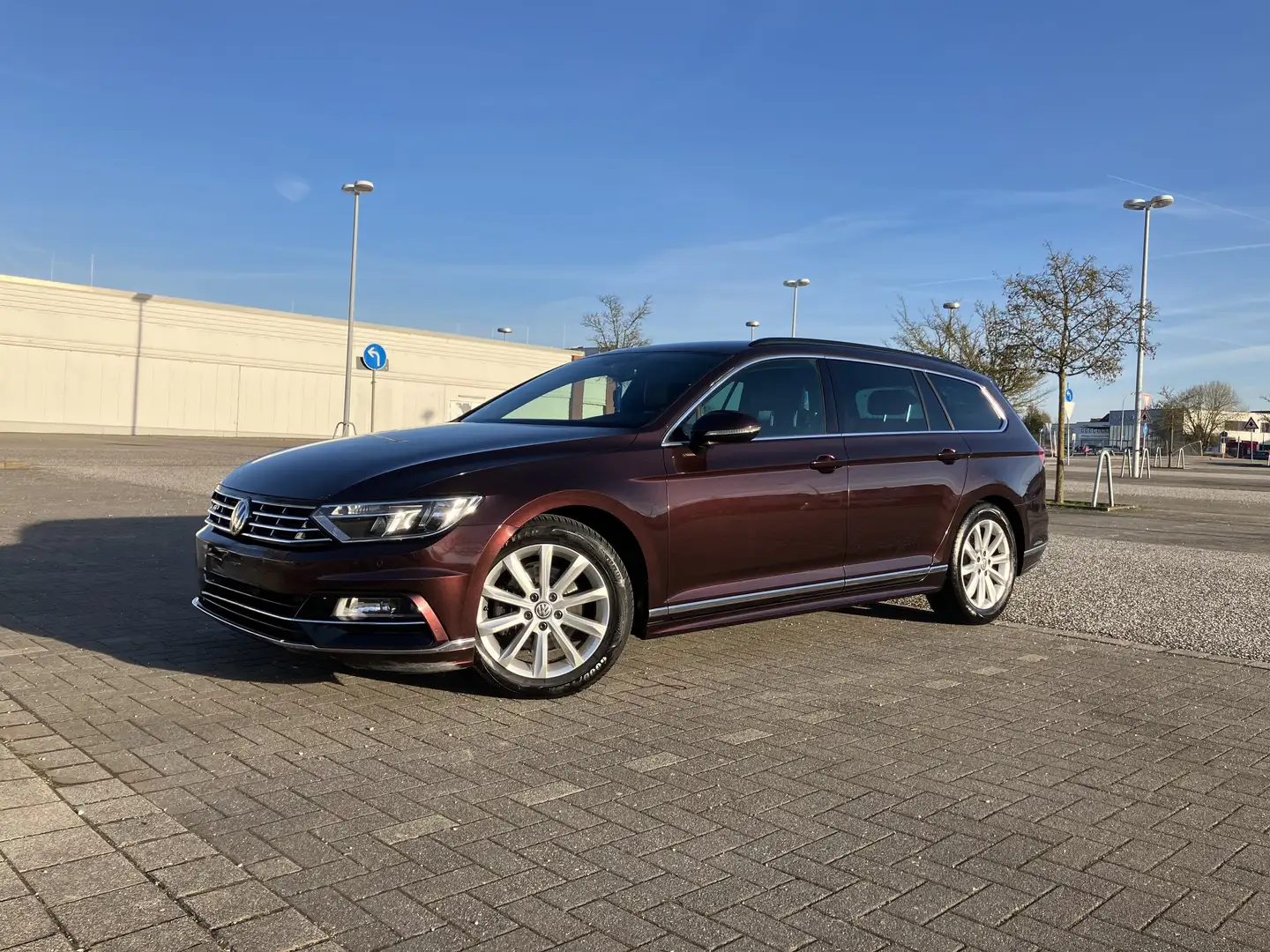 Volkswagen Passat Variant Passat Variant 2.0 TDI SCR BlueMotion Comfortline Rot - 2