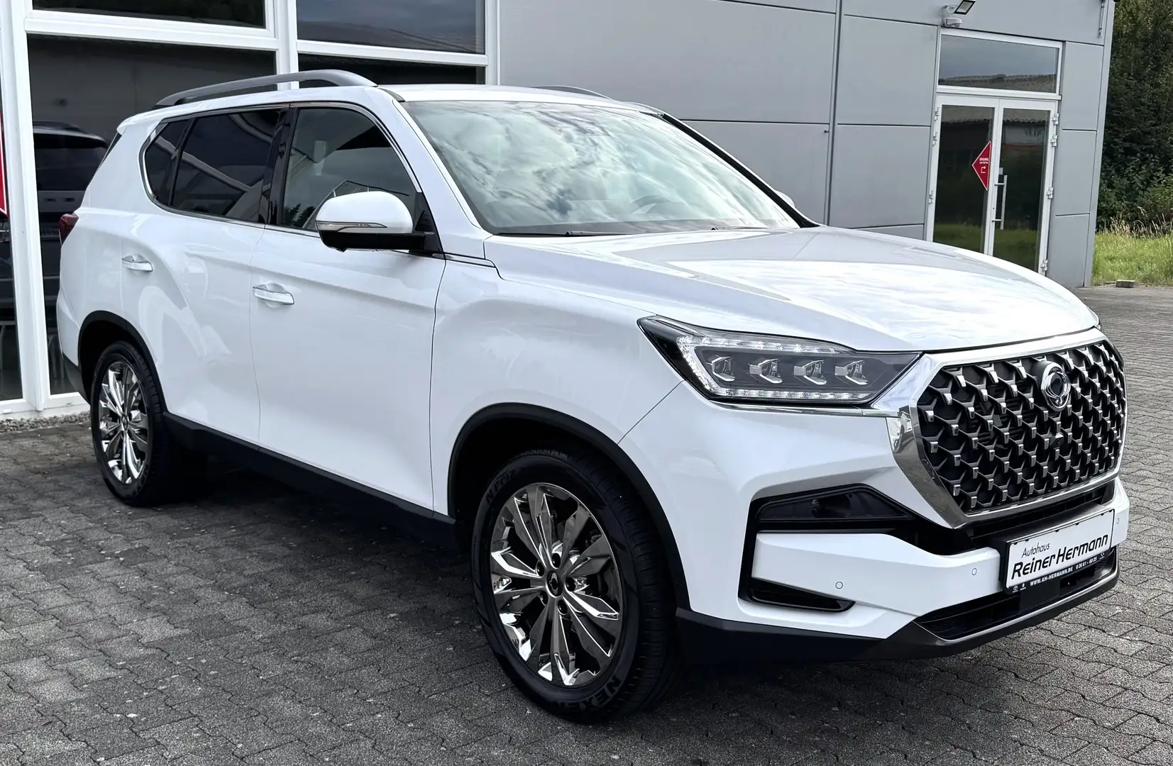 SsangYong Rexton Sapphire 2.2 NAPPA NAVI 4x4 SD 360° AHK, 8-fach Wit - 1