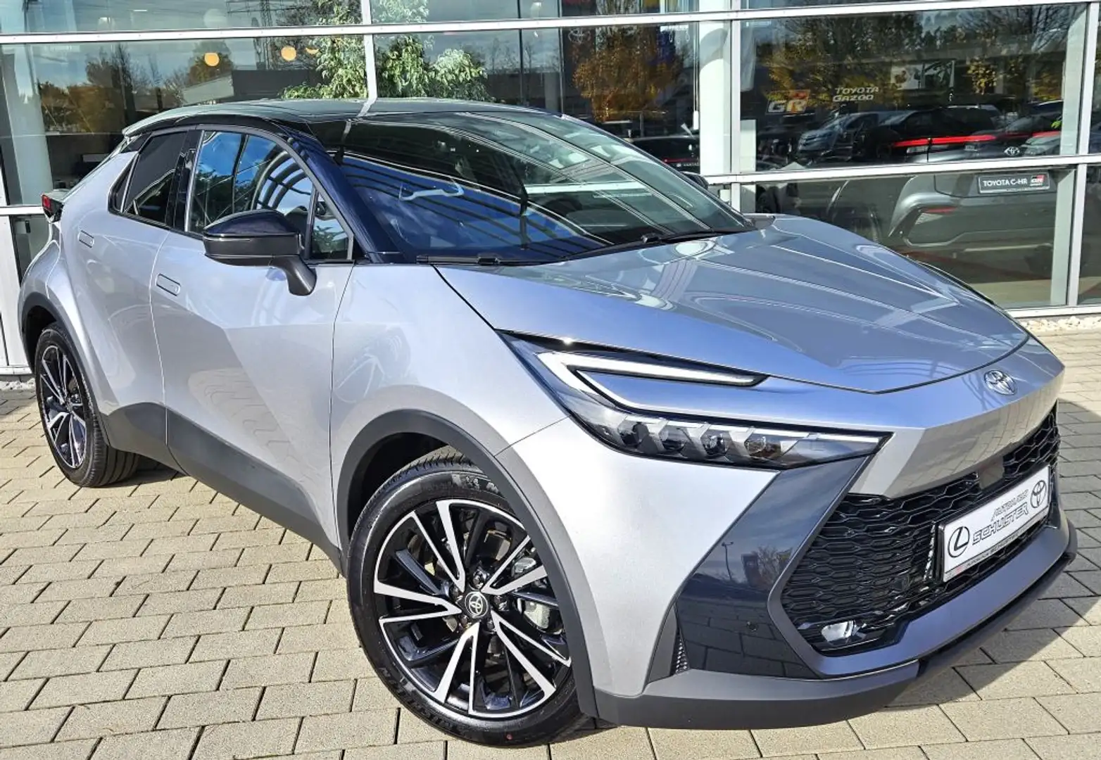 Toyota C-HR 2.0 Hybrid Lounge Silber - 1