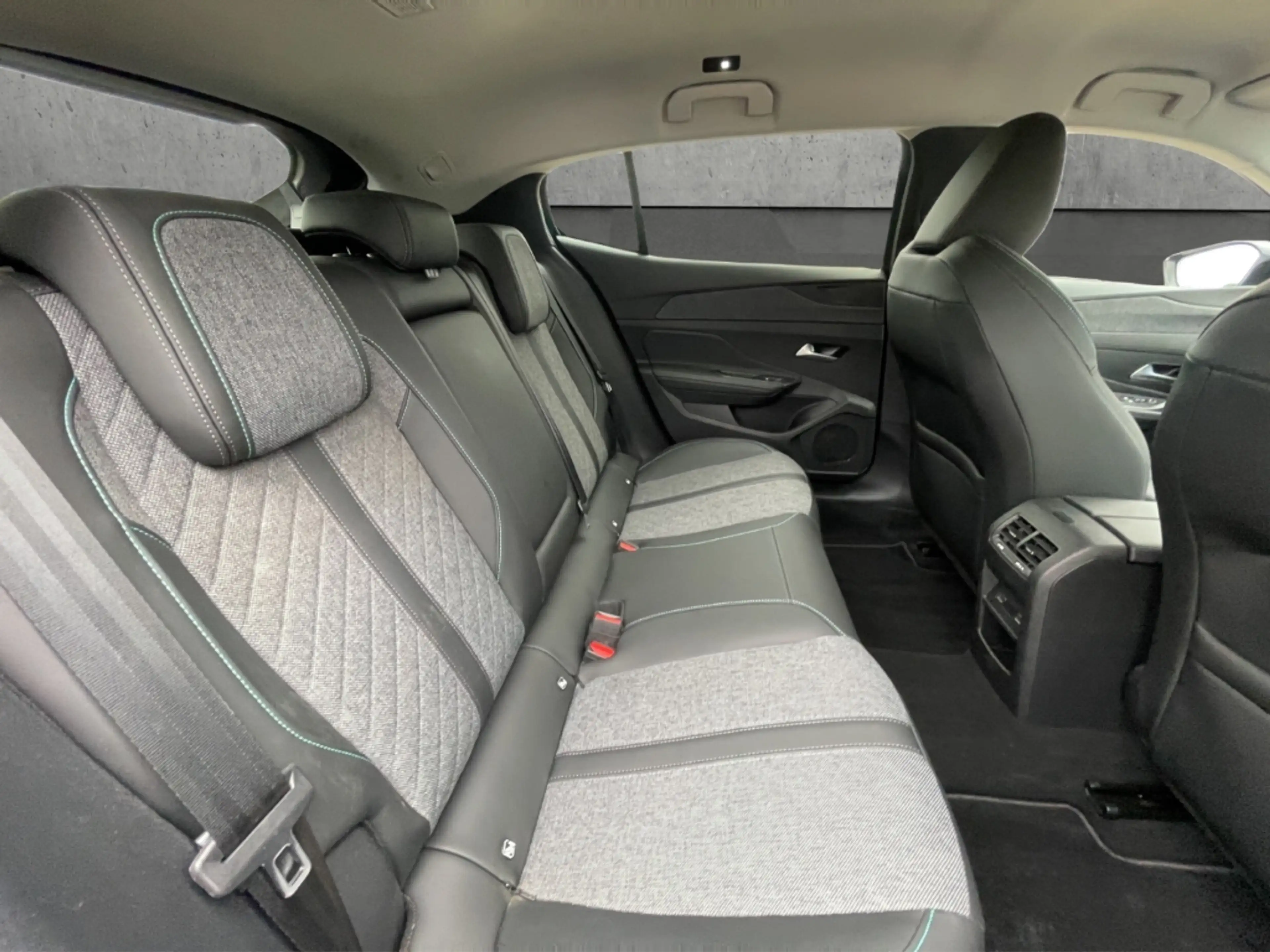 Peugeot 408 PT 130 Allure EAT8 AHK El. Sitz Kamera LED ACC Car — photo 14