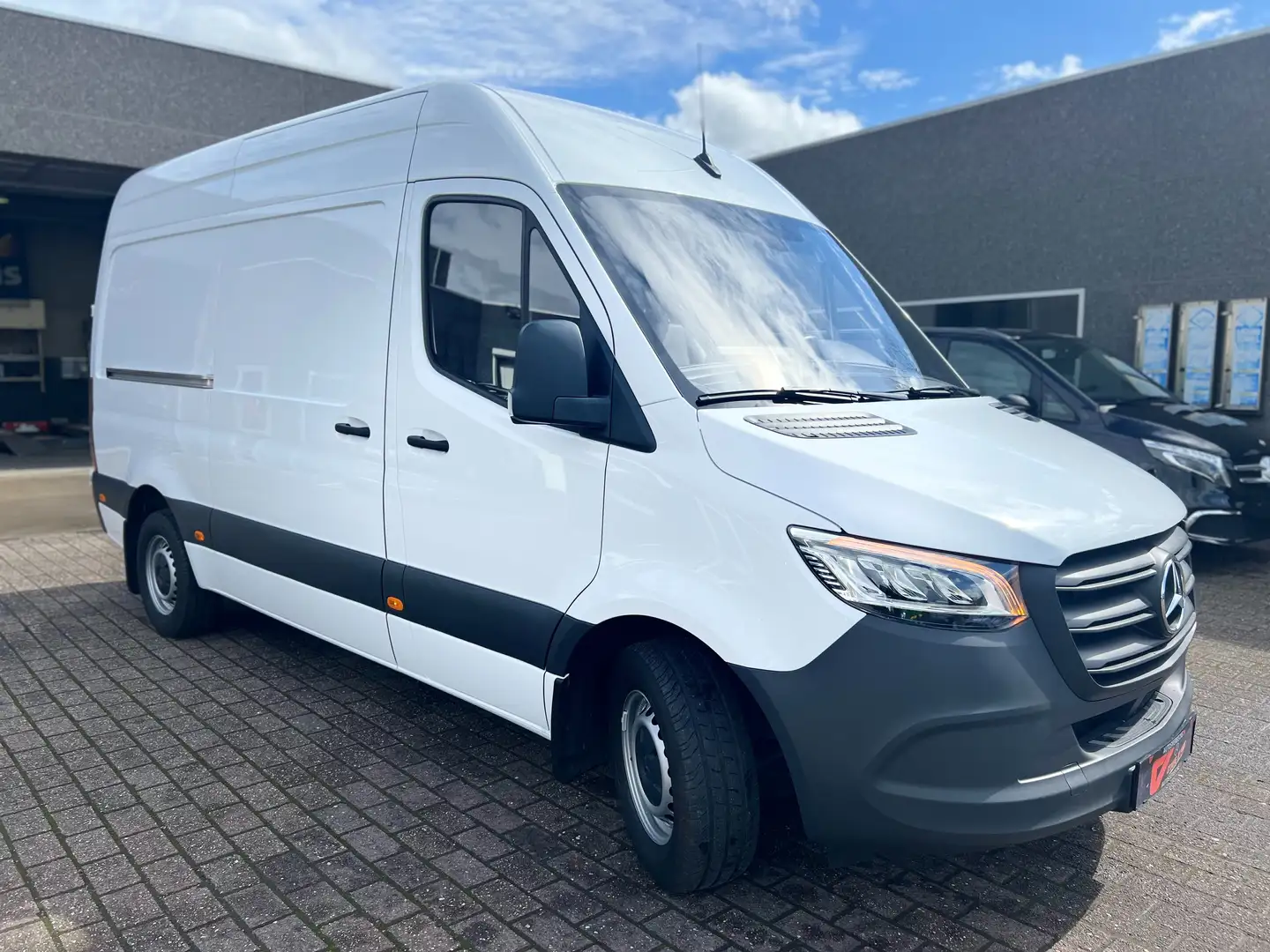 Mercedes-Benz Sprinter 317 L2H2 RWD (44.500€) 3.5t SLEEP | CAMERA|MBUX Wit - 2