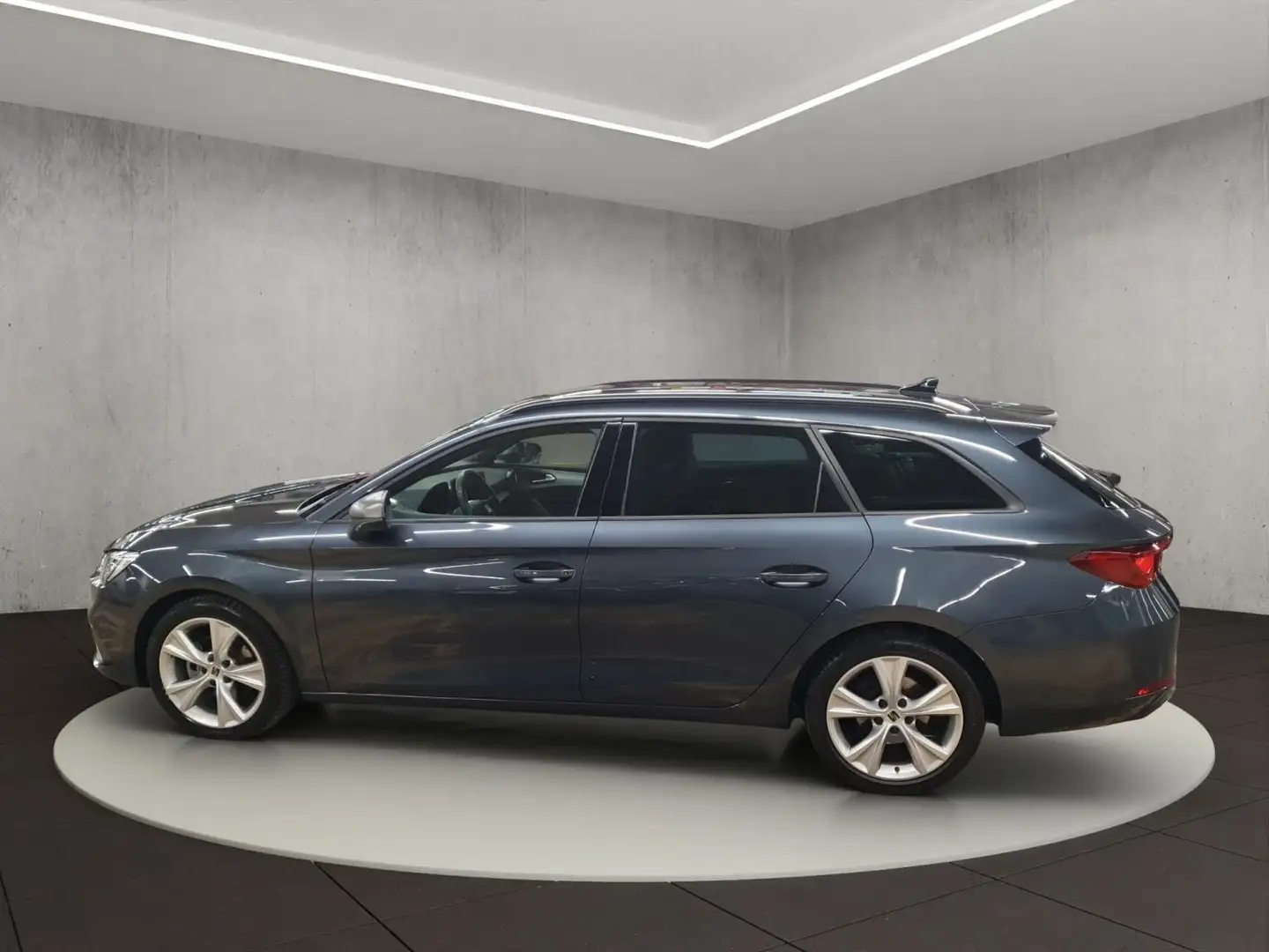 SEAT Leon Sportstourer FR Grau - 2