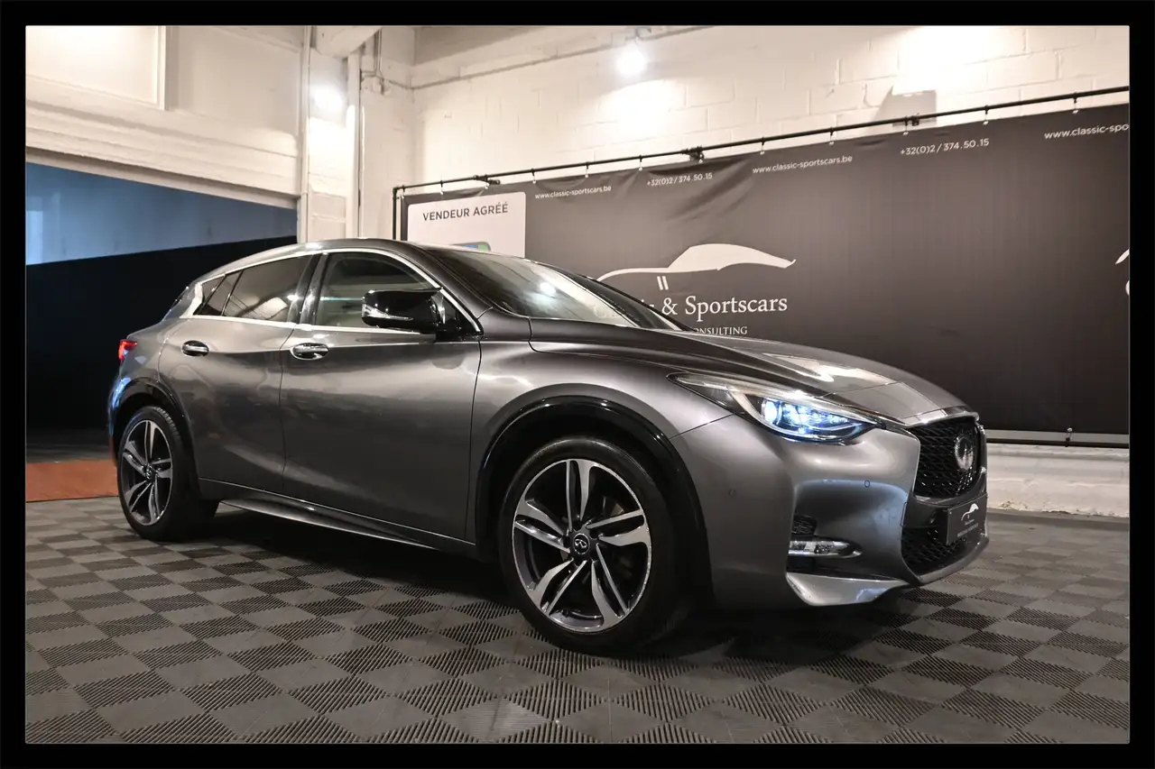 Infiniti Q30