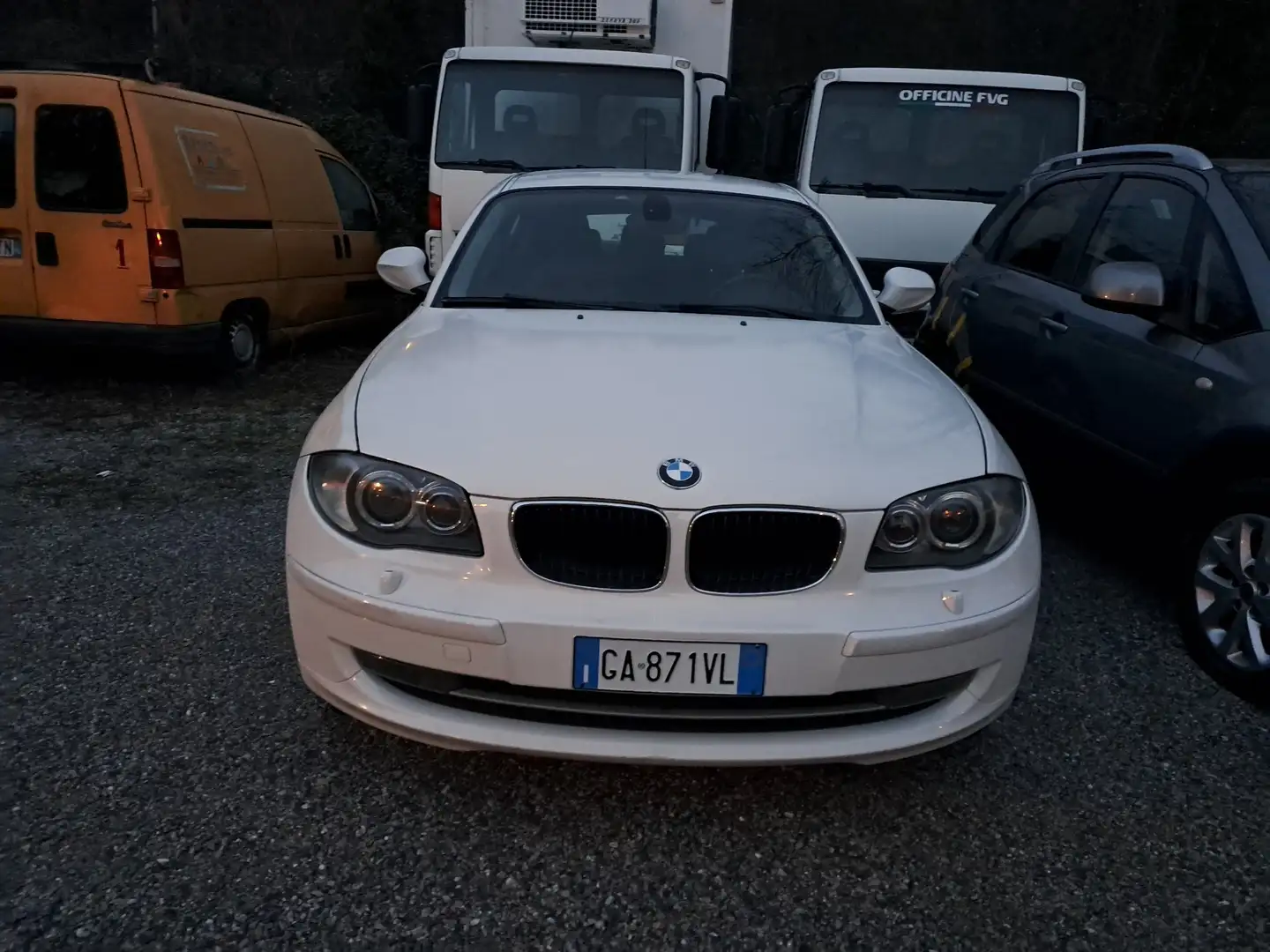 BMW 120 118d 5p 2.0 Futura 180cv dpf euro5 Weiß - 2