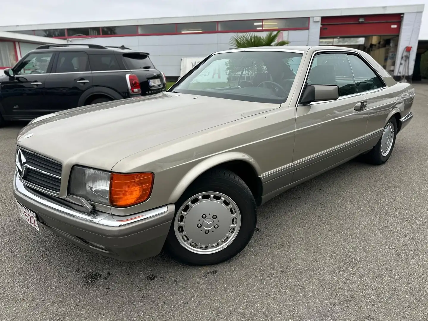 Mercedes-Benz 560 SEC Beige - 1