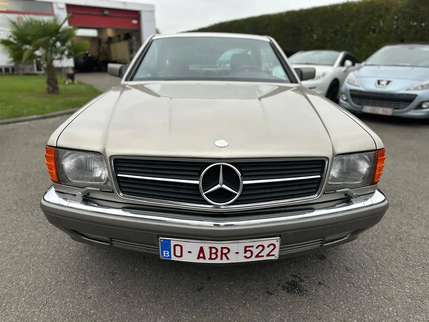Mercedes-Benz 560 SEC Beige - 2