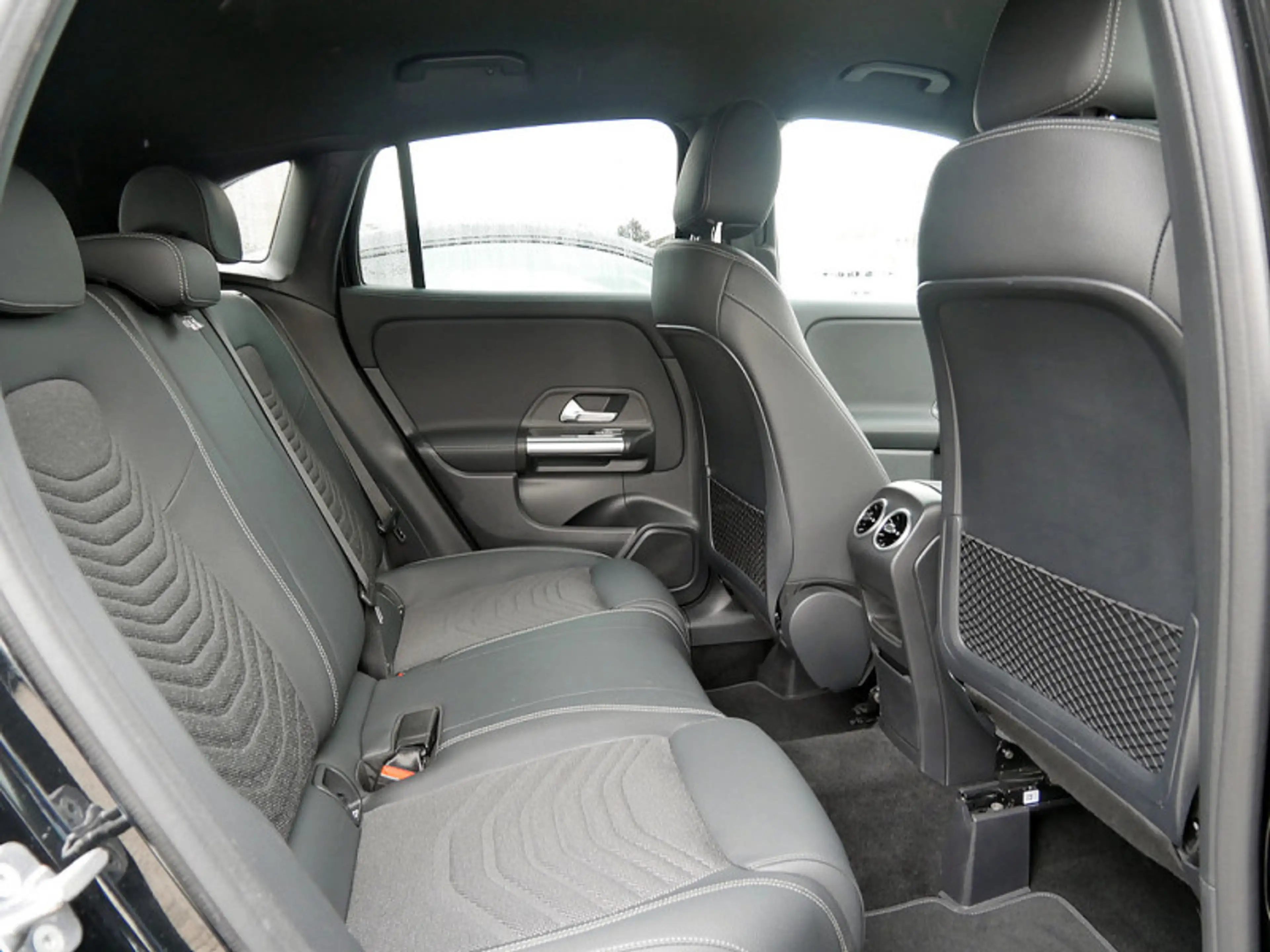 Mercedes-Benz GLA 220 d 4M , NIGHT PROGRESSIVE MEMO AHK DISTR — photo 8