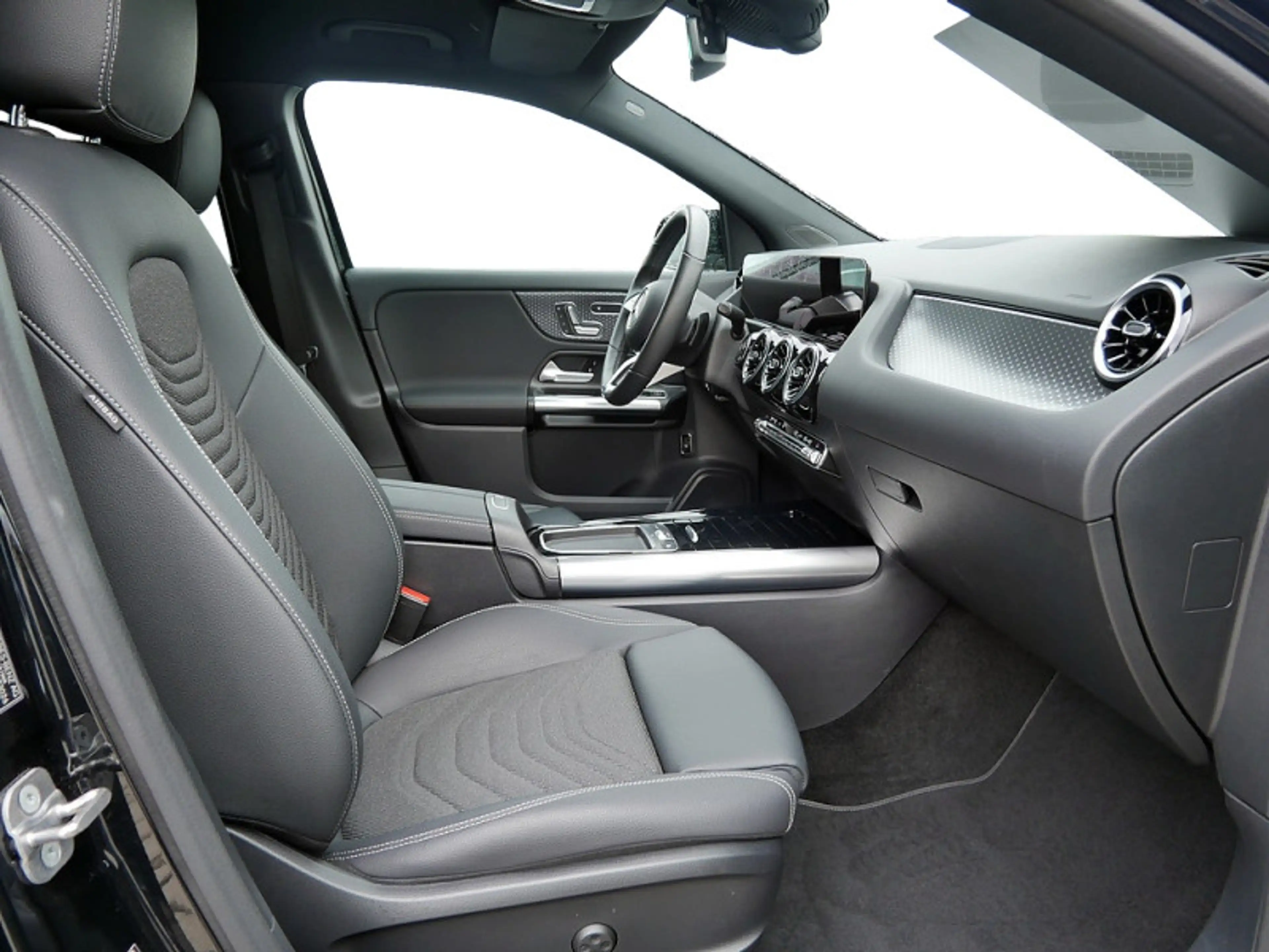 Mercedes-Benz GLA 220 d 4M , NIGHT PROGRESSIVE MEMO AHK DISTR — photo 7