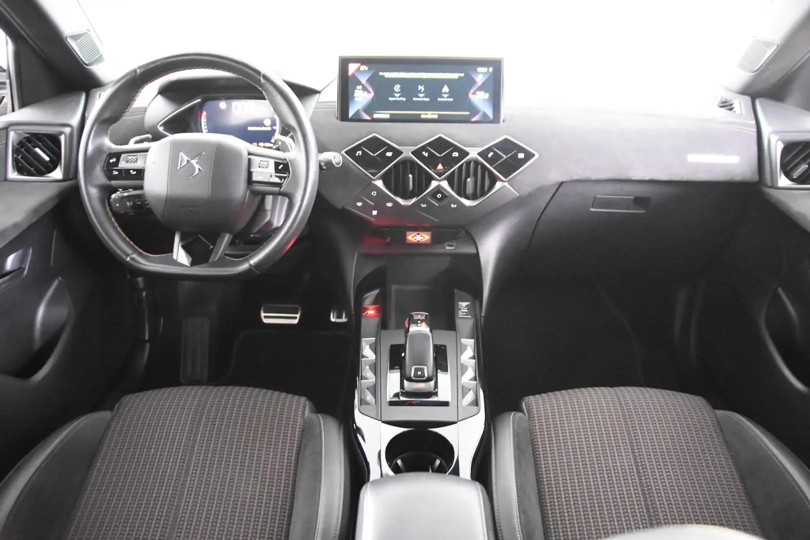 Citroen DS3 Crossback 1.2 PureTech Performance Line *1ste Eige Grijs - 2