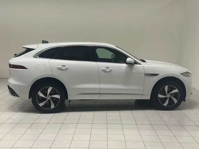 Jaguar F-Pace view 8