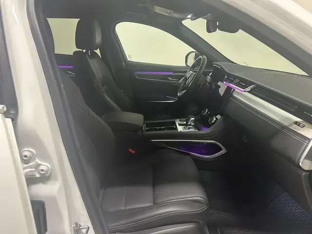 Jaguar F-Pace view 3