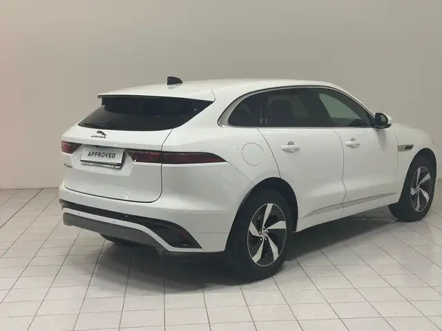Jaguar F-Pace view 2