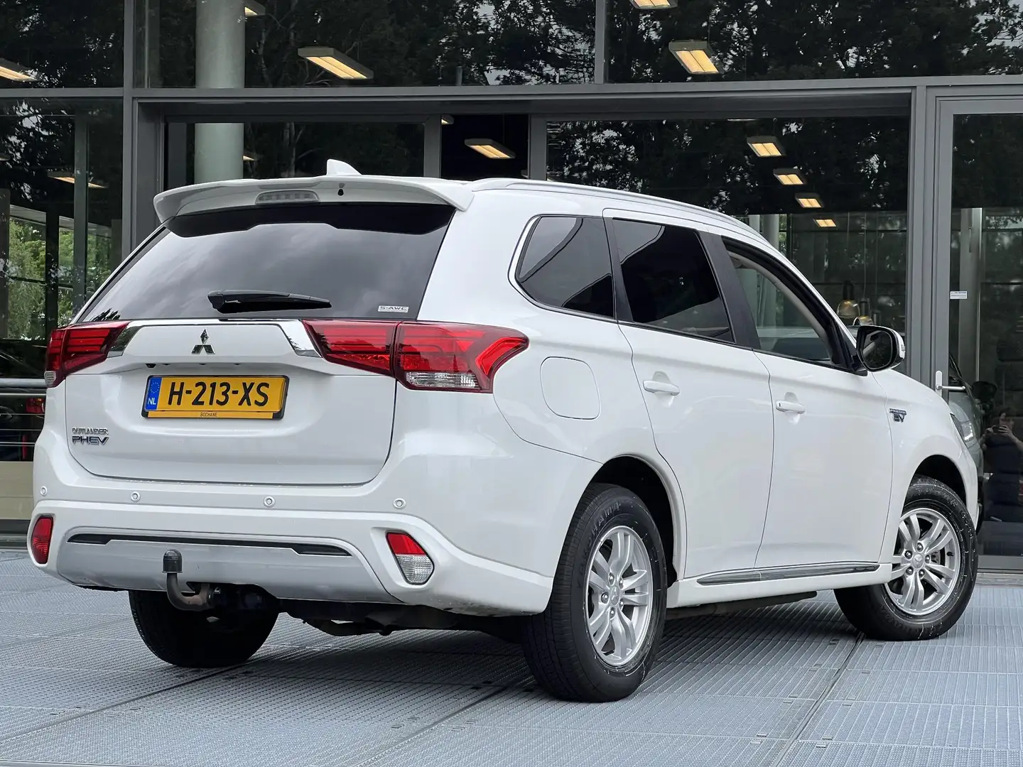 Mitsubishi Outlander 2.4 PHEV Pure | Afneembare trekhaak | Navigatie vi Wit - 2