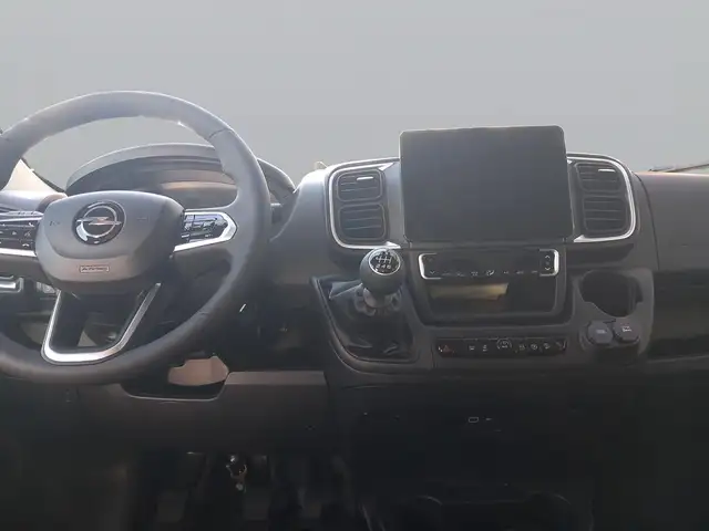 Opel Movano view 12