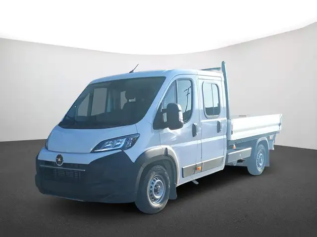 Opel Movano view 2