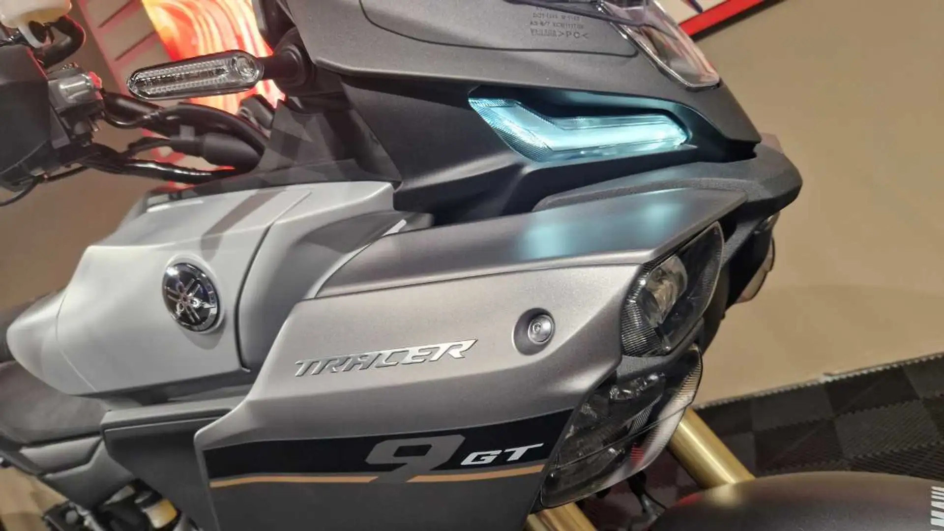 Yamaha Tracer 9 GT Gris - 2