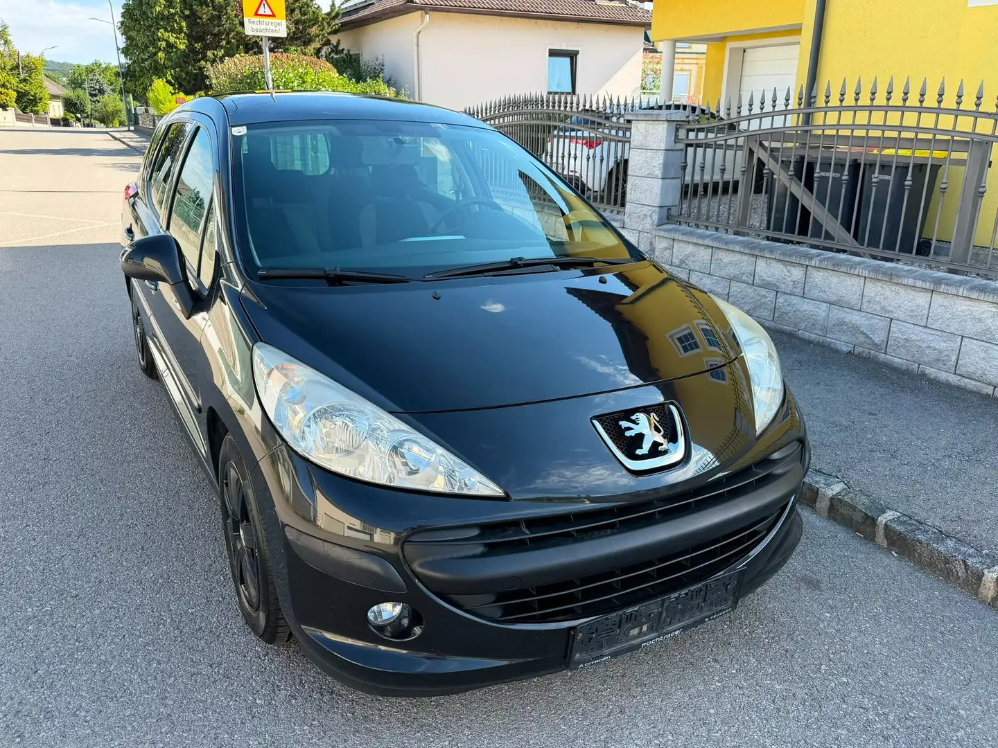 Peugeot 207 207 SW Trendy 1,4 Trendy Schwarz - 1