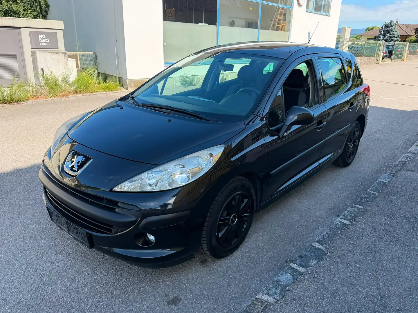 Peugeot 207 207 SW Trendy 1,4 Trendy Schwarz - 2