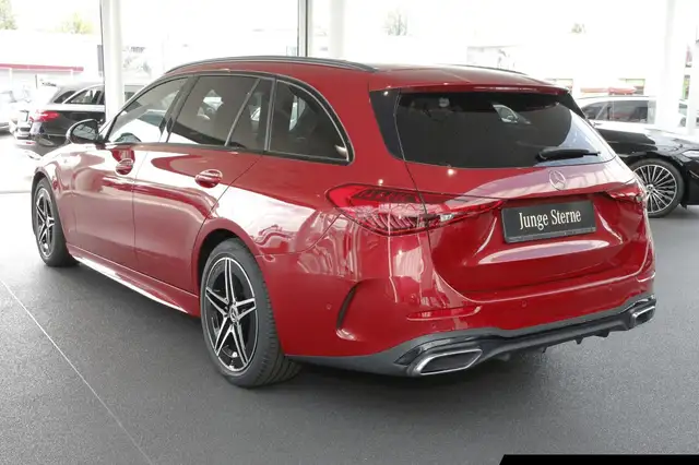 Mercedes-Benz C-Class view 4