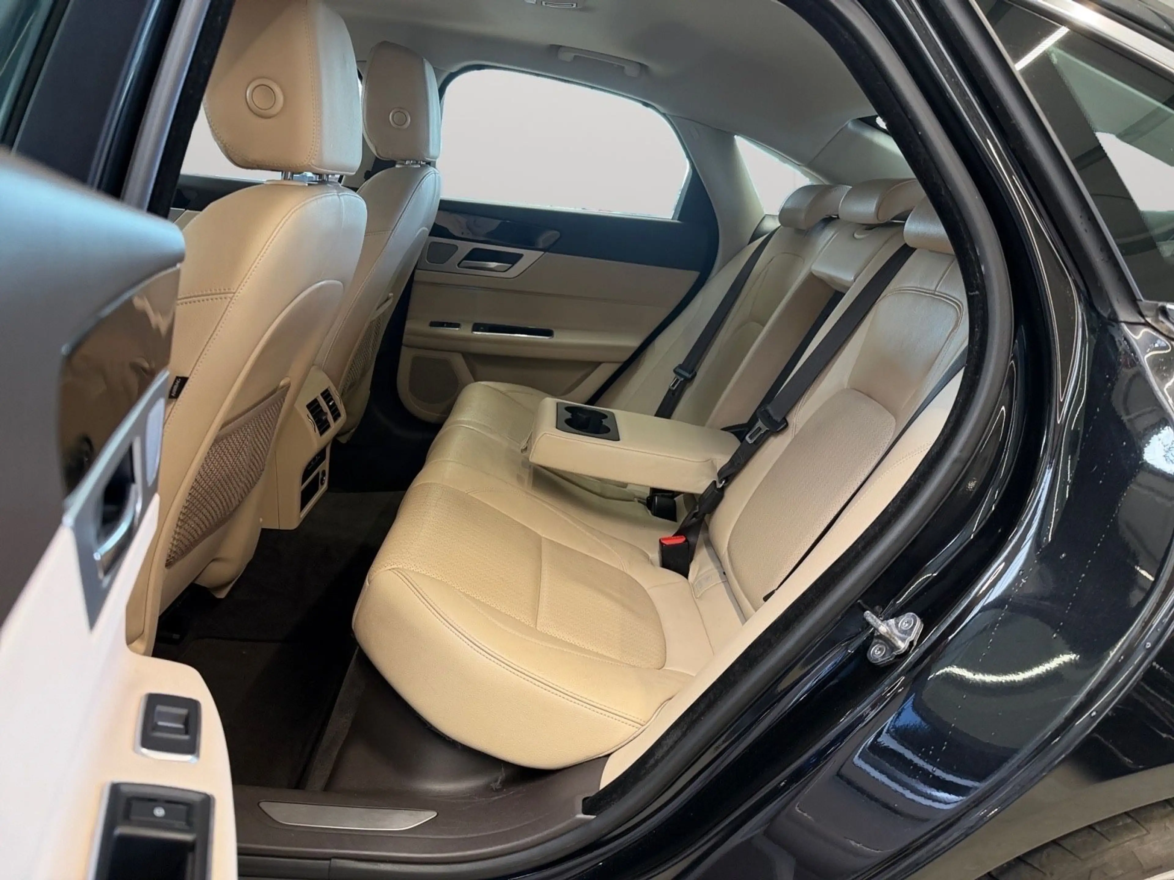 Jaguar XF Prestige/ Kamera/ Bi-Xenon/Motor Probleme!!! — photo 11