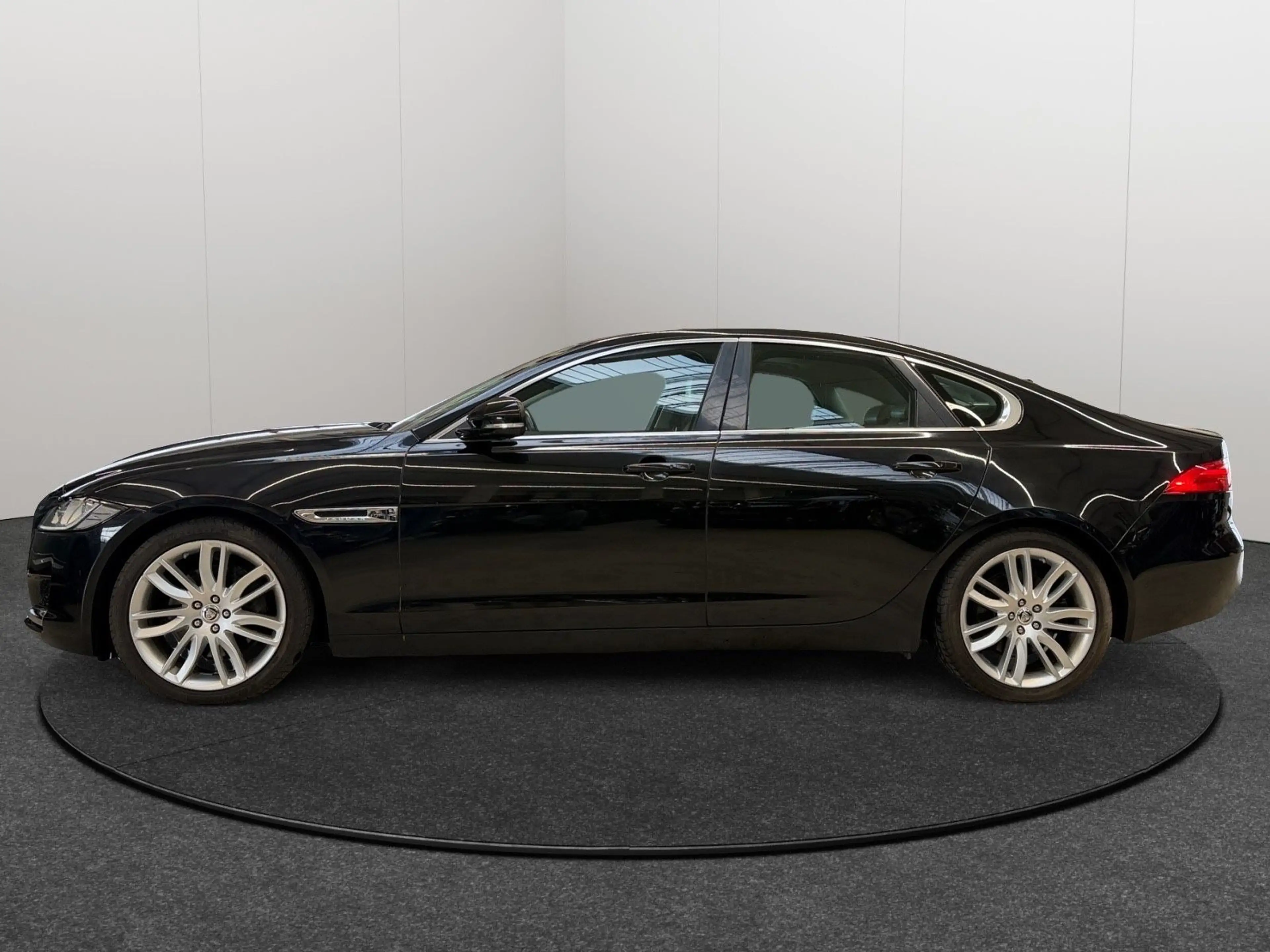 Jaguar XF Prestige/ Kamera/ Bi-Xenon/Motor Probleme!!! — photo 4