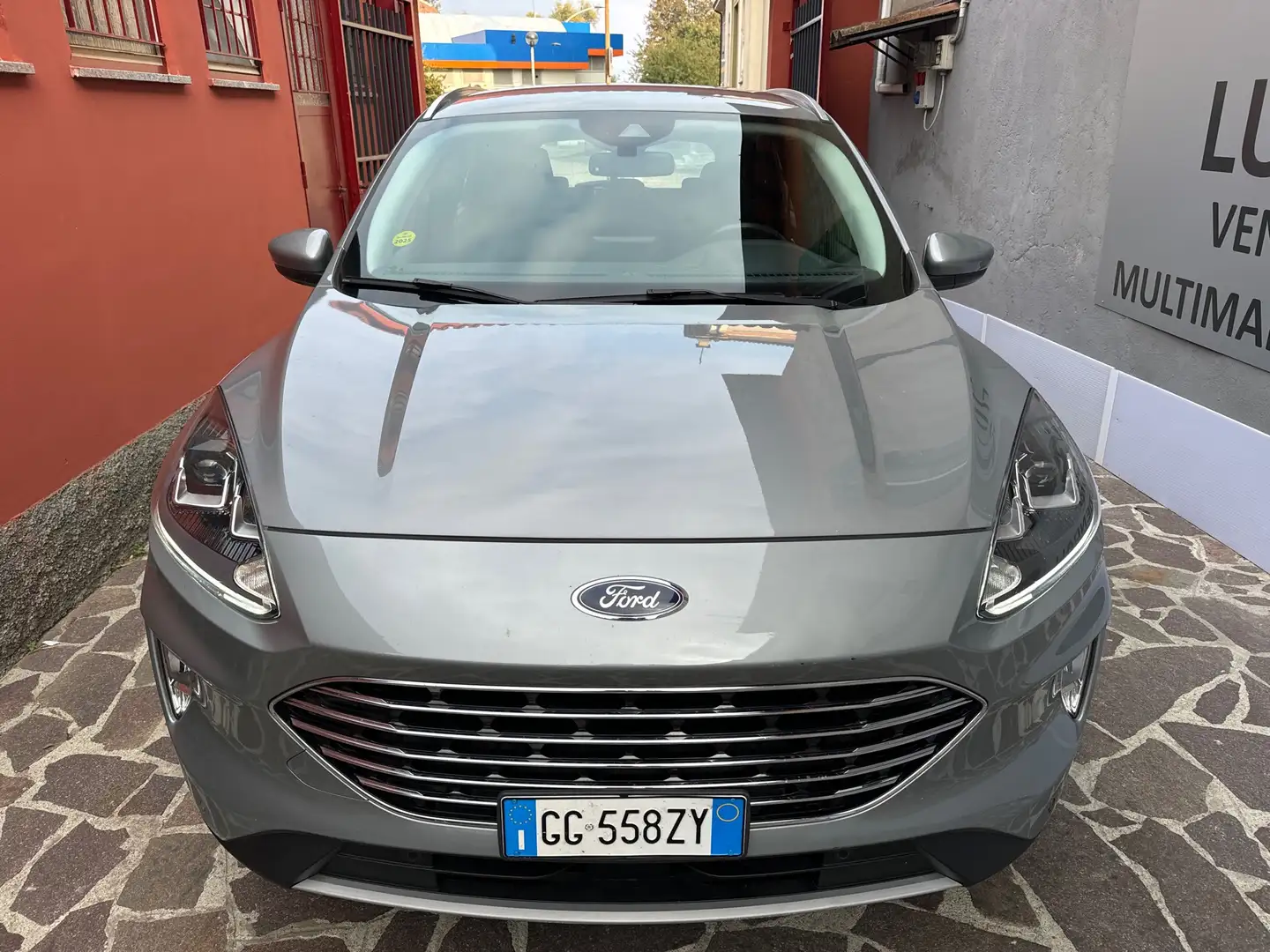 Ford Kuga 1.5 ecoblue Titanium Business 2wd 120cv Gris - 1