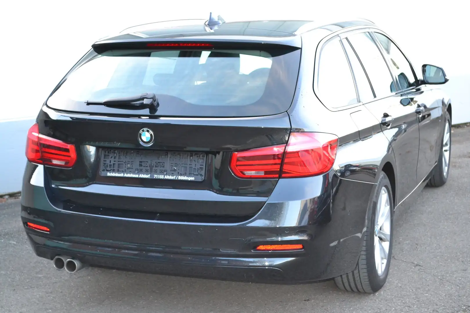 BMW 330 330d xDrive Touring Advantage Autom*LEDER*NAVI* Schwarz - 2