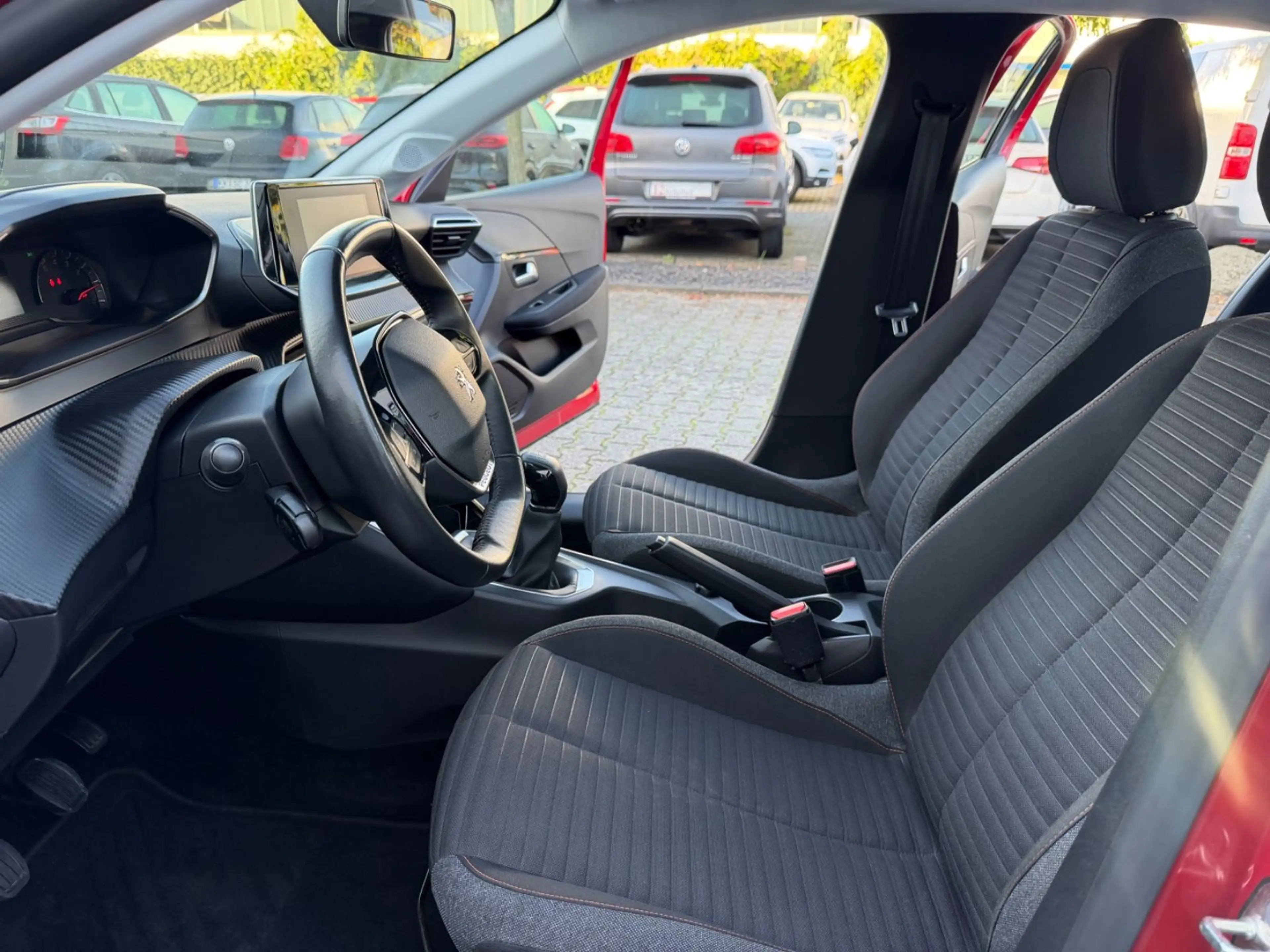 Peugeot 208 Active — photo 12